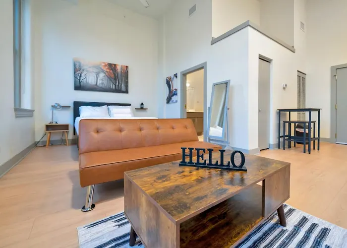 Bright And Modern Studio In Louisville # 302