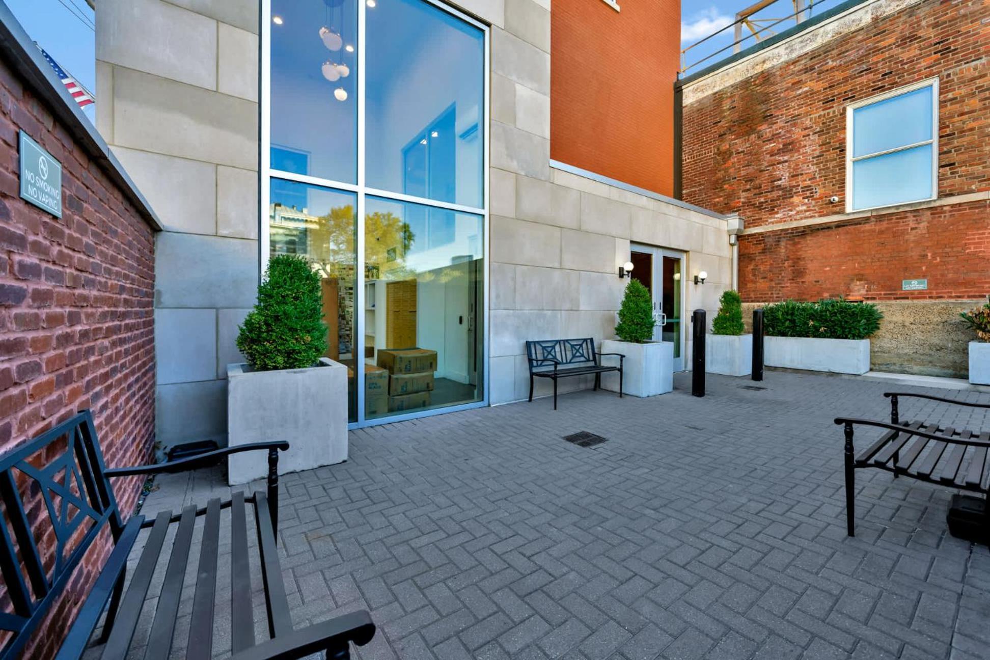 Bright And Modern In # 302 Apartment