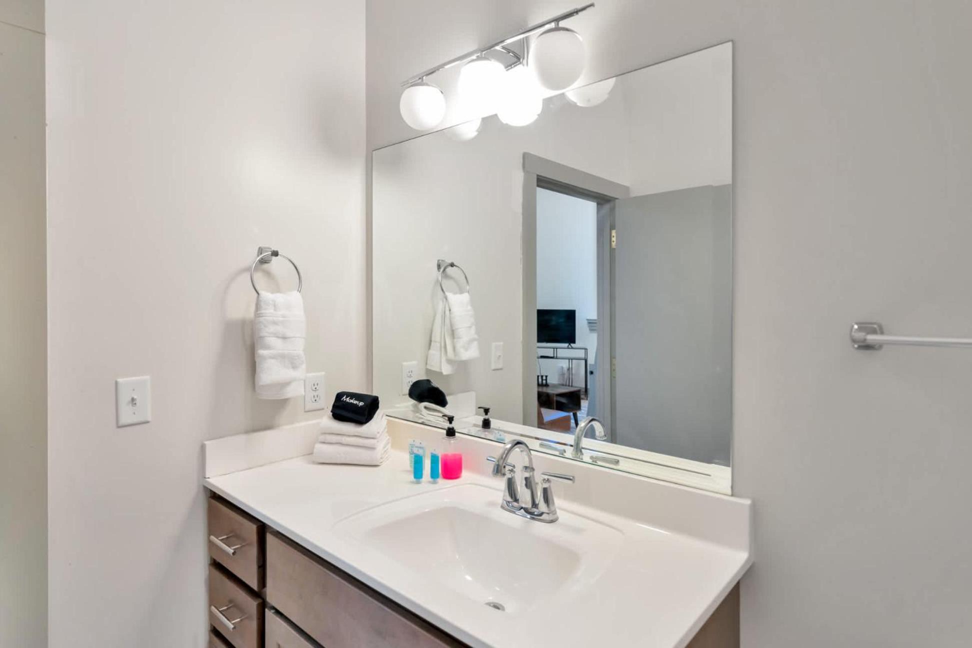Bright And Modern In # 302 Louisville