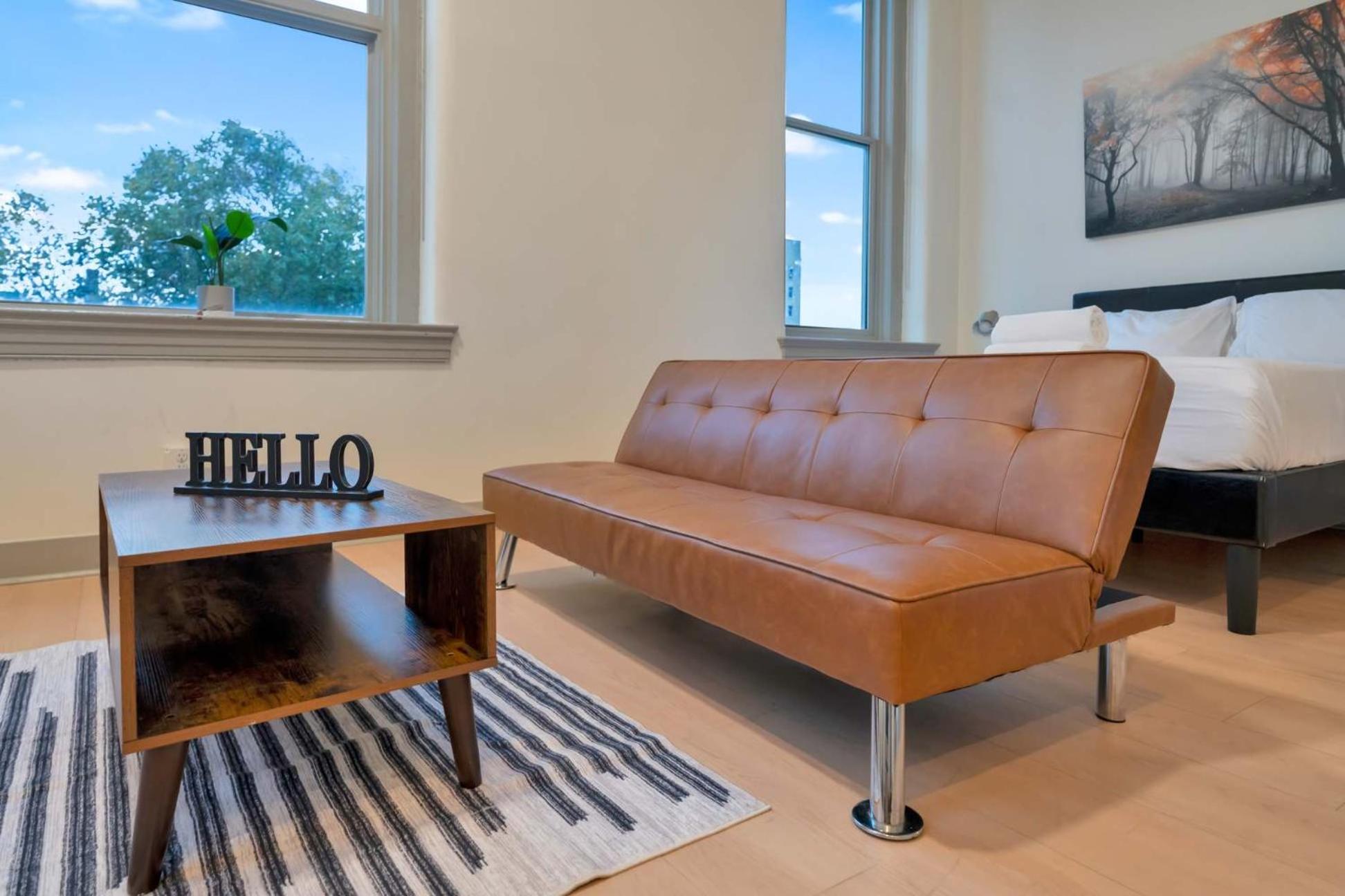Bright And Modern In # 302 Apartment